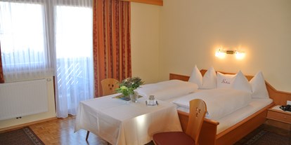 Pensionen - Obsteig - Doppelzimmer "Panorama" auch als Vierbettzimmer benutzbar (Couch ausziehbar 140x200) - Gasthof zum Stollhofer