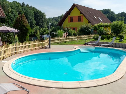 Pensionen - Eltendorf - Pool - Gästehaus Nora 