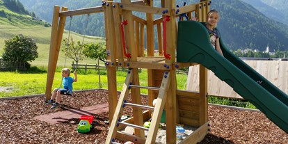 Pensionen - Kühlschrank - Matrei in Osttirol - toller Kinderspielplatz direkt vorm Haus - Bergerhof