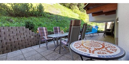 Pensionen - Art der Pension: Frühstückspension - Reschen am See - Terrasse mit Liegestühle uns Sitzmöglichkeit - Apart-Frühstückspension Stark
