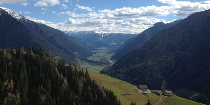 Pensionen - Wanderweg - Reischach/Bruneck - Ausblick über das Tauferer Tal - Residenz Roanerhof