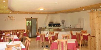 Pensionen - Umgebungsschwerpunkt: See - Trentino-Südtirol - Unser Speisesaal mit unserem Holzofen für Pizzas - Landgasthof Sonnegghof in Altenburg