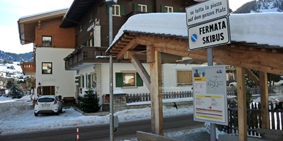 Pensionen - Frühstück: Frühstücksbuffet - Sen Jan di Fassa - Skibus-Haltestelle - 10 Meter vom Eingang - Garni Gabrieli