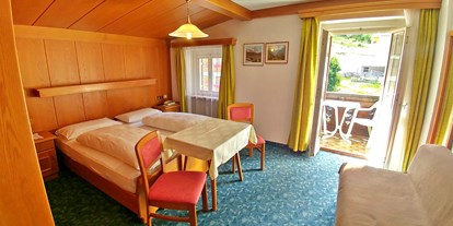 Pensionen - Art der Pension: Hotel Garni - Wolkenstein (Trentino-Südtirol) - Dreibettzimmer mit Balkon - Garni Gabrieli
