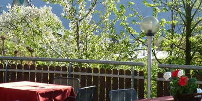 Pensionen - Restaurant - Naturns - Terrasse mit traumhaften Ausblick übers Etschtal in die Meraner Bergwelt. - Pension Sonnheim