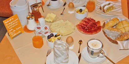 Pensionen - Trentino-Südtirol - Bei Anmietung unserer Zimmer inklusive und unserer Ferienwohnungen optional biete ich Ihnen ein abwechslungsreiches, immer mit regionalen und frischen Produkten reichhaltiges Frühstück, an.     - Residence Sonnengarten**