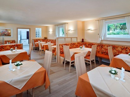 Pensionen - Trentino-Südtirol - Der Frühstücks- und Aufenthaltsraum ist hell und  gemütlich eingerichtet. - Residence Sonnengarten**