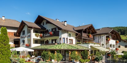 Pensionen - Garage für Zweiräder - Wolkenstein (Trentino-Südtirol) - Residence Garni Trocker im Sommer - Residence Garni Trocker