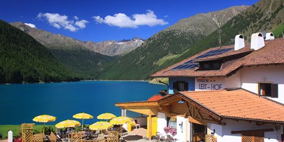Pensionen - Sauna - Dorf Tirol - der Leithof im Sommer - Pension Leithof **