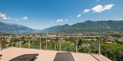 Pensionen - Parkplatz: kostenlos bei der Pension - Lana (Trentino-Südtirol) - Liegefläche mit Aussicht - Panorama Hotel Garni Bühlerhof