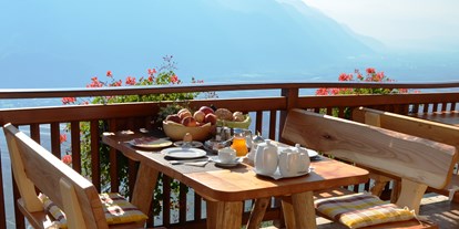 Pensionen - Trentino-Südtirol - Ihr Frühstückstisch auf der Terrasse - Eichmannhof
