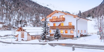 Pensionen - Balkon - Mals - Der Inner-Glieshof im Winter: idealer Ausgangspunkt für Ski- und Schneeschuhtouren! - BIO-Bauernhof Inner-Glieshof