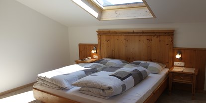 Pensionen - Trentino-Südtirol - Unsere Schafzimmer in den Ferienwohnungen mit Panoramafenster zum Sternenhimmel - Pension Baumgarten
