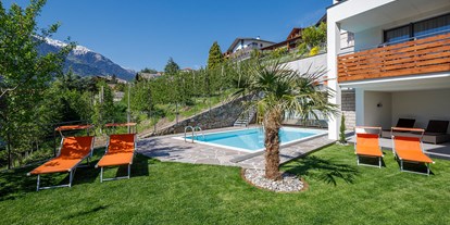 Pensionen - Restaurant - Dorf Tirol - Pool & Garten - Residence Apartment Nelkenstein