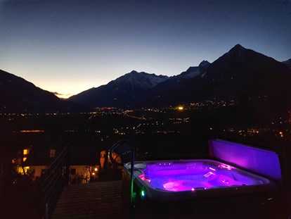 Pensionen - Trentino-Südtirol - 180° - Whirlpool - ganzjährig mit 37,5° beheizt - Active B&B Prairerhof