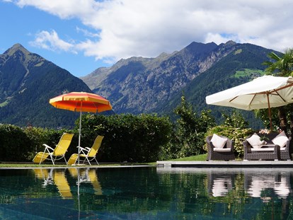 Pensionen - Umgebungsschwerpunkt: Therme - Trentino-Südtirol - Pool aus Quarzid Verde Gestein - Active B&B Prairerhof