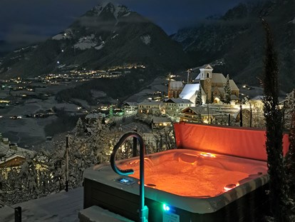 Pensionen - Art der Pension: Hotel Garni - Trentino-Südtirol - Winterkulisse Whirlpool Prairerhof - Active B&B Prairerhof