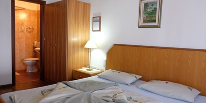 Pensionen - Kühlschrank - Brixen - Doppelzimmer mit Balkon - Pension Sonia