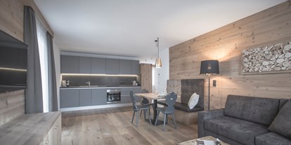 Pensionen - Balkon - Vintl - Küchenzeile und Wohnbereich - Ahrner Wirt Apartments