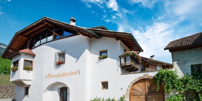Pensionen - Umgebungsschwerpunkt: See - Lana (Trentino-Südtirol) - Gasshuberhof Hofansicht  - Gasshuberhof der Fam. Mauracher 