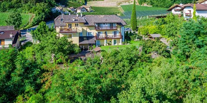 Pensionen - Lana (Trentino-Südtirol) - Der Mandlhof mitten im Grünen - Mandlhof