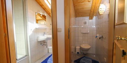 Pensionen - Art der Pension: Privatzimmervermietung - Schönau am Königssee - Badezimmer und Toilette - Urlaubsparadies Liebmannhof