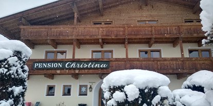 Pensionen - Parkplatz: kostenlos bei der Pension - Alpbach - Sportpension Christina  - Winter - Sportpension Christina