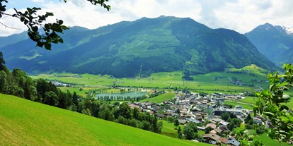 Pensionen - weitere Verpflegungsmöglichkeiten: Abendessen - Aurach bei Kitzbühel - Uttendorf von oben ab dem Schmetterlingslehrweg - Pension zu Hause