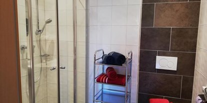 Pensionen - Kühlschrank - Kirchbichl - Badezimmer/WC - Haus Roland