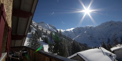 Pensionen - Kühlschrank - Silbertal - "Panorama" Balkon mit atemberaubendem Blick auf die umliegende Bergwelt - Schwarzmann's Ferienwohnungen