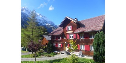 Pensionen - Umgebungsschwerpunkt: Berg - Schröcken - Gebäudeansicht - Bergwelt-M