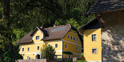Pensionen - Garten - Stall - Haus Brunner - Ferienwohnung im Hühnerhotel