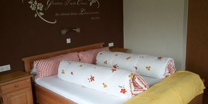 Pensionen - Art der Pension: Ferienwohnung - Ramsau im Zillertal - eines von 3 Schlafzimmern - Landhaus Egger