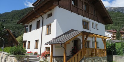 Pensionen - Umgebungsschwerpunkt: Berg - Flirsch - Eingang - Straße - Apartmen  -  Arlberg - Sophia