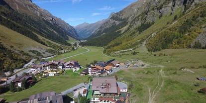 Pensionen - Parkplatz: kostenlos bei der Pension - Tiroler Oberland - Pension Alpin
