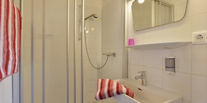 Pensionen - Umgebungsschwerpunkt: am Land - Angath - Beispielbild Badezimmer / DZ  - Haus Lukas 