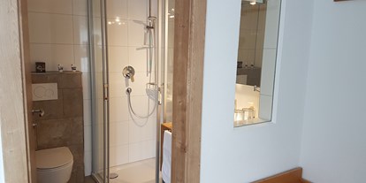 Pensionen - Art der Pension: Ferienwohnung - Sölden (Sölden) - Bad mit Dusche und WC - Haus Alpenglühn