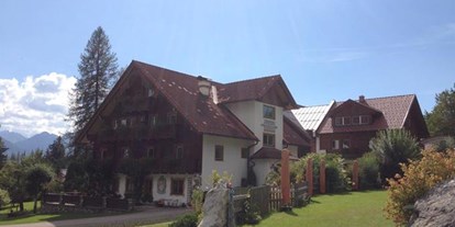 Pensionen - Wanderweg - Haus (Haus) - herrlicher Sonnentag - Bio-Bauernhof Simonbauer