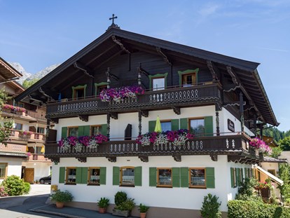 Pensionen - Oberndorf in Tirol - Hausansicht - Zimmer & Appartements Pension Hinterholzer