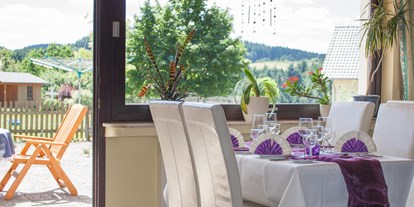Pensionen - Balkon - Hunsrück - In unserem Speiseraum, in dem wir Ihnen ein reichhaltiges Frühstücksbuffet servieren, verwöhnen wir Sie kulinarisch nach “Hochwälder Art”. - Landhaus HEIMISCH