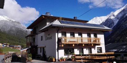 Pensionen - Umgebungsschwerpunkt: Berg - Tiroler Oberland - Außenansicht Pension Edmund - Pension Edmund