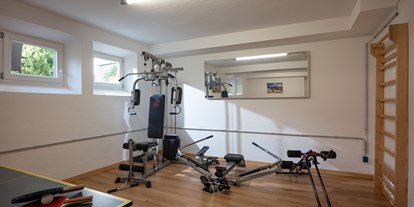 Pensionen - WLAN - Schwendau - Der Fitnessraum mit Tischtennisplatte - Hotel Garni Birkenhof & Apartments Rosenhof