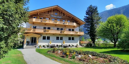 Pensionen - Frühstück: Frühstücksbuffet - Mühlwald (Trentino-Südtirol) - Der Rosenhof in Mayrhofen im Zillertal im Sommer. - Hotel Garni Birkenhof & Apartments Rosenhof