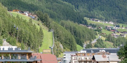 Pensionen - Sauna - Tiroler Oberland - Aussicht Gondelbahn, Bäckerei, Restaurant, Pumptrack, Bushaltestelle, etc. ... - Haus Kathrin