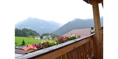 Pensionen - Art der Pension: Ferienwohnung - Pettneu am Arlberg - Sicht vom Balkon - Gasthof Alpenblick