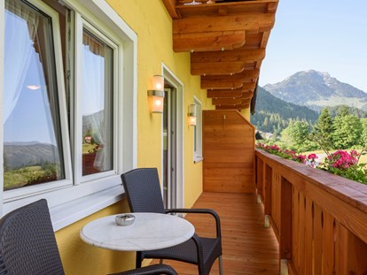 Pensionen - weitere Verpflegungsmöglichkeiten: Abendessen - Balkon mit Blick aufs Gamsfeld - Gasthof Waldwirt