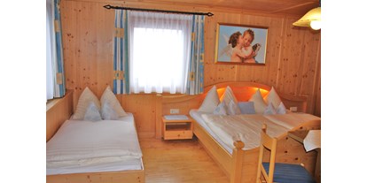 Pensionen - Osttirol - Familienzimmer (als Doppel-, Dreibett- oder Einzelzimmer nutzbar) als Zusatzzimmer zu einer Ferienwohnung - Gästehaus Schlossnerhof***
