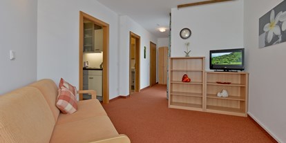 Pensionen - Gstadt am Chiemsee - Morgensonne gemütlich für Familien oder Paare die mehr wohnen schätzen - Hotel Garni Tirol im Kaiserwinkel