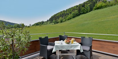 Pensionen - Umgebungsschwerpunkt: Fluss - Sonnenterrasse für unsere Gäste , zum Entspannen und den Abend ausklingen lassen - Hotel Garni Tirol im Kaiserwinkel