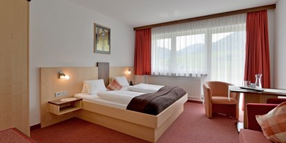 Pensionen - Balkon - Breitbrunn am Chiemsee - Kaiserblickzimmer  - Hotel Garni Tirol im Kaiserwinkel
